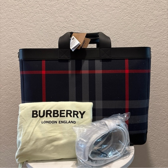 NWT BURBERRY LARGE TOTE NAVY/GREY IP CHECK WITH PaperBag, Tag, Dustbag - Picture 2 of 13
